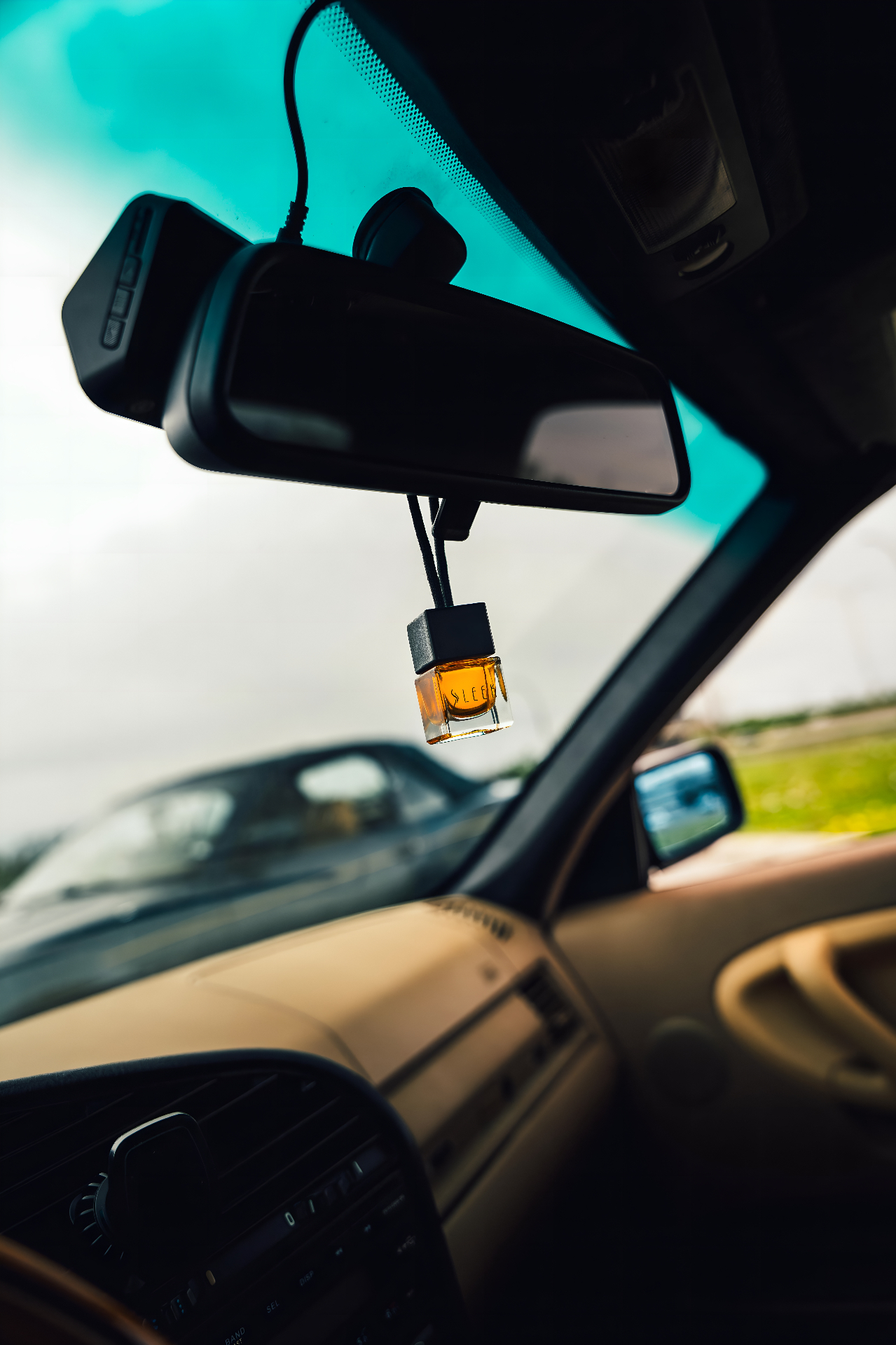 Diffuseur Sleek suspendu au rétroviseur, intérieur cuir beige